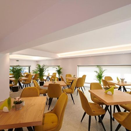 Meni Apartments Атина Екстериор снимка