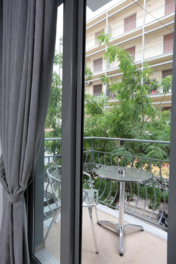 Meni Apartments Атина Екстериор снимка