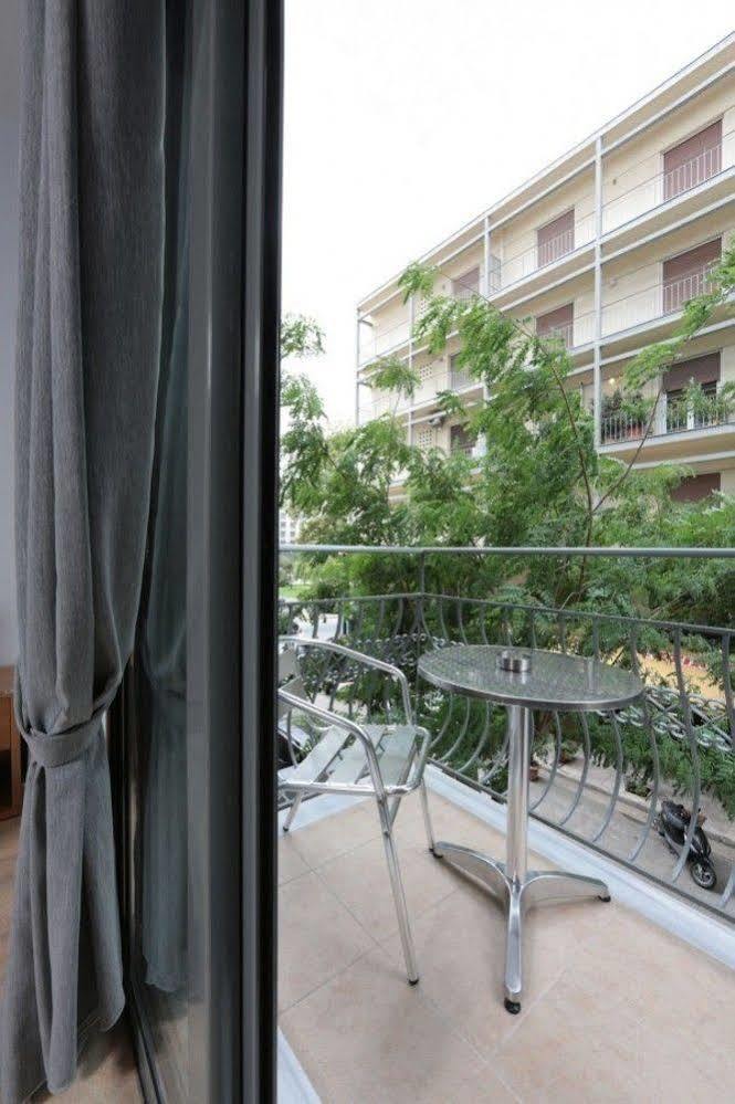 Meni Apartments Атина Екстериор снимка